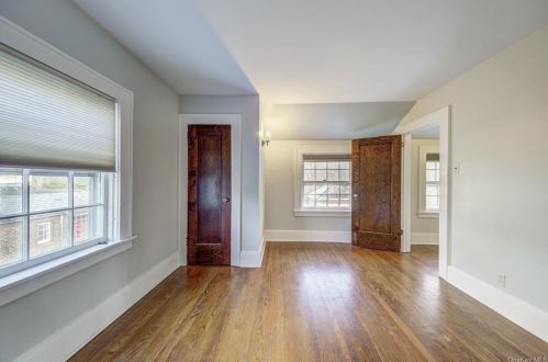 140 Main St, Port Jervis NY  12771-2114 exterior