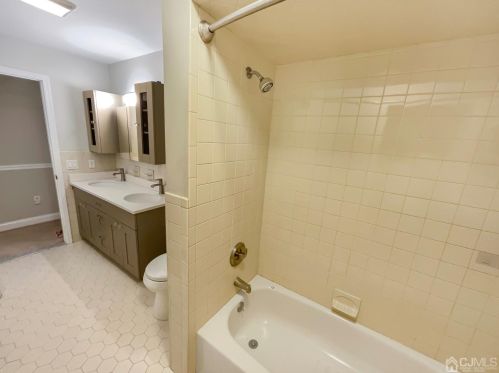 6 Ericson Ave, Helmetta NJ  08828-1107 exterior