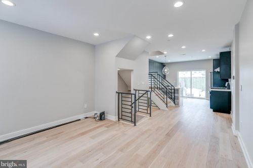 1542 Lawrence St, Philadelphia PA  19122-3721 exterior