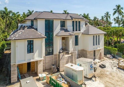 2060 Gordon Dr, Naples, FL 34102-7560