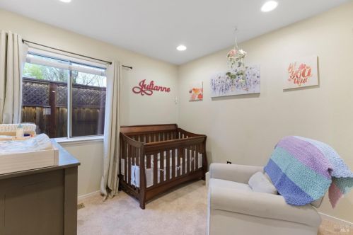 1056 Esparto Ct, Windsor CA  95492-7807 exterior