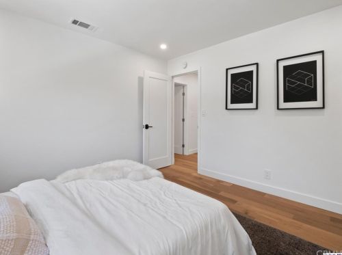 5267 Gould Ave, La Canada CA  91011-2443 exterior