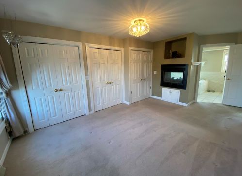 1947 Glen Oaks Ln, Thiensville WI  53092-2903 exterior