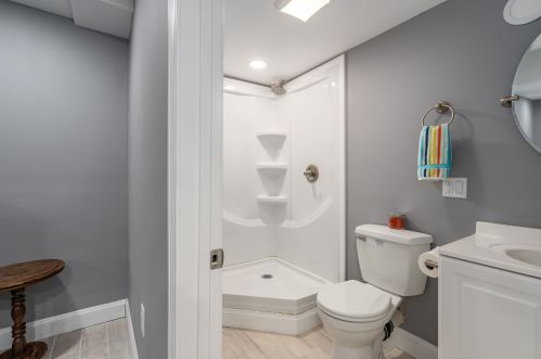 4 Ames Rd, Brookline NH  03033-2304 exterior