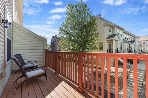 1964 Siefert St, Chaska MN  55318-3244 exterior
