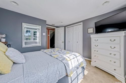 3680 Stokes Ave, Bethpage NY  11714-4132 exterior