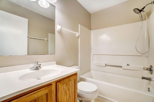 122 Wyckshire Dr, Pataskala OH  43062-7345 exterior