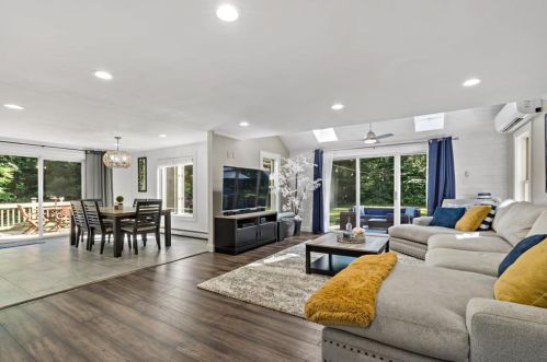 62 Demello Dr, Tiverton RI  02878-2770 exterior