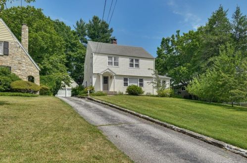 302 Booth Hill Rd, Bridgeport, CT 06611-4979