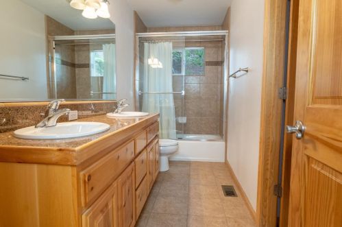 1681 Tionontati St, South Lake Tahoe CA  96150-4902 exterior