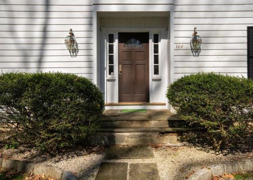 164 Ferris Hill Rd, New Canaan, CT 06840-3833