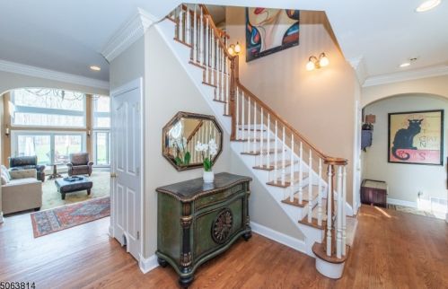 10 Pennbrook Ct, Boonton, NJ 07005-9300