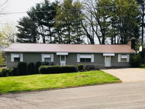 203 Young Dr, Sweetwater, TN 37874-3133