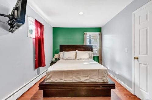 183 Booker Ave, Wheatley Heights NY  11798-4523 exterior