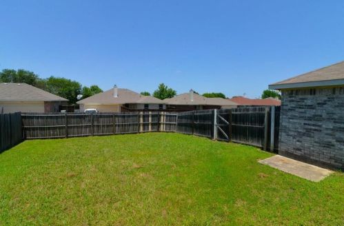 1727 Reynolds St, Lancaster TX  75134-4124 exterior