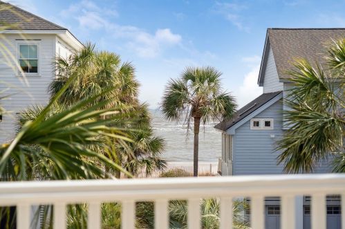 5 Beachwood, Isle Of Palms SC  29451-2815 exterior