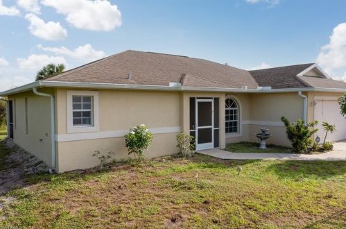 755 41st Ave, Naples, FL 34120-4366