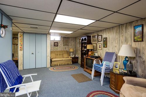 18 Townsend Ct, Lancaster PA  17603-6797 exterior