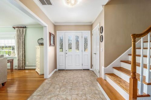 25 Hillston Rd, Bridgeport, CT 06611-5230