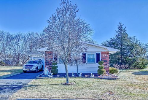 9 Carey Ct, Bricktown, NJ 08724-1908