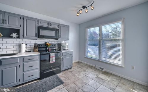 3 Fairfax Vlg, Harrisburg PA  17112-9557 exterior