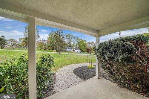 55 Fox Valley Ln, Glen Mills, PA 19342-1312
