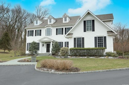 38 Old Field Rd, Strongs Neck, NY 11733-2248