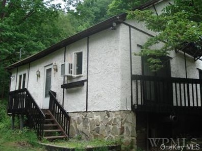 882 Peekskill Hollow Rd, Tompkins Corners, NY 10579-1712