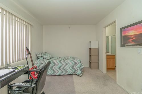 345 Acacia Ave, Glendale, CA 91205-3104