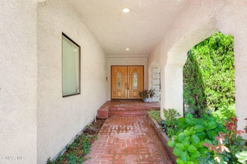 5805 Rainbow Hill Rd, Calabasas CA  91301-4636 exterior