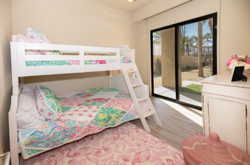 29 Sun Ridge Cir, Rancho Mirage CA  92270-2641 exterior