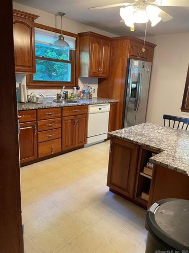 1675 Hartford Tpke, North Haven CT  06473-1246 exterior