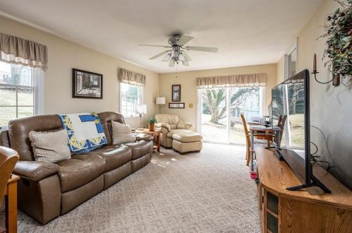 27 Greenview Dr, Jeannette PA  15644-9674 exterior