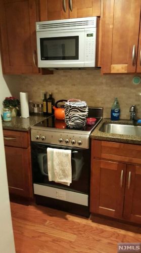 60 Parkway Dr, East Orange NJ  07017-4533 exterior