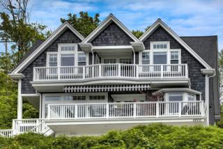 5900 Beach Dr, Seattle, WA 98136-1348
