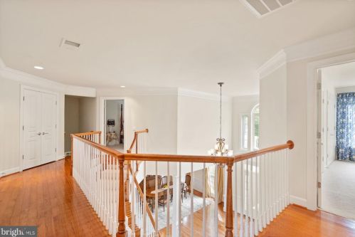 20906 Mcintosh Pl, Leesburg VA  20175-6372 exterior