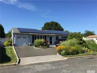 74 Glen Summer Rd, Holbrook, NY 11741-5008