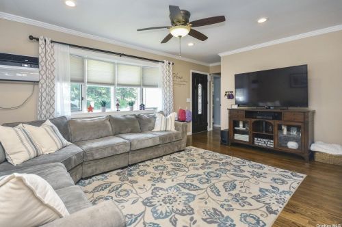 30 Essex Rd, Bethpage, NY 11714-1111