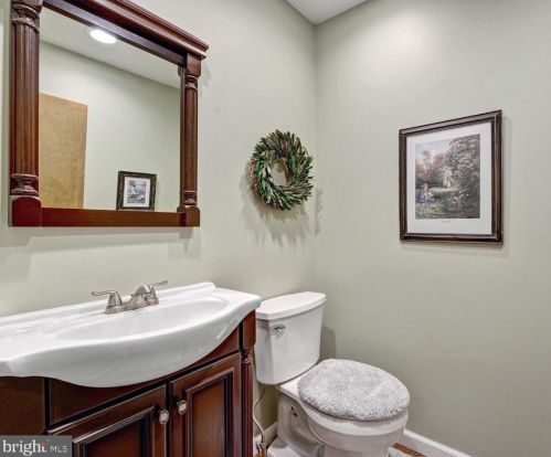 813 Marlboro Spring Rd, Kennett Sq PA  19348-1313 exterior