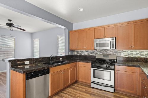 4237 Ivory Ln, Turlock CA  95382-7430 exterior