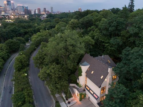 915 Kenwood Pkwy, Minneapolis, MN 55403-1002