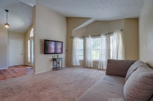 28101 Vista View Dr, Santa Clarita CA  91351-5710 exterior