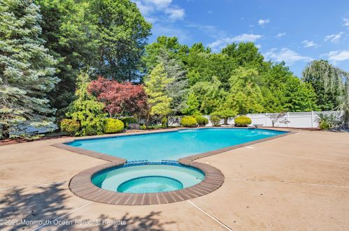 142 Serpentine Dr, Morganville NJ  07751-1400 exterior