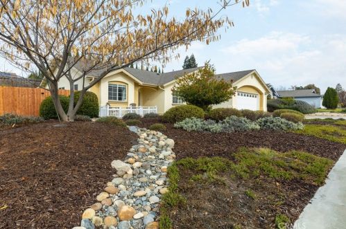 303 Rainbow Ct, Lake Nacimiento, CA 93446-2986