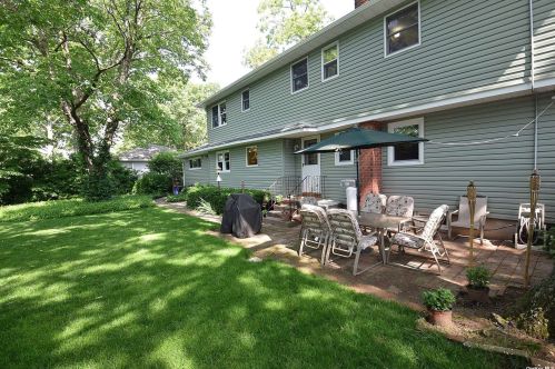 418 Walker St, Babylon NY  11704-3017 exterior