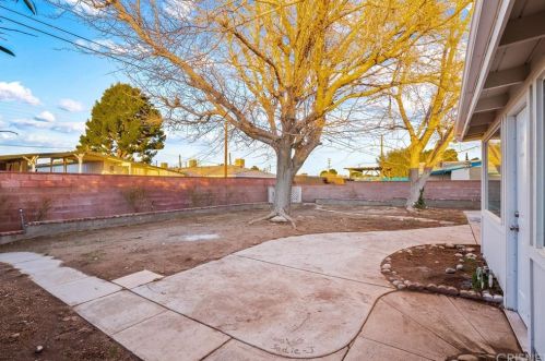 403 Lingard St, Lancaster CA 93536-1405 exterior