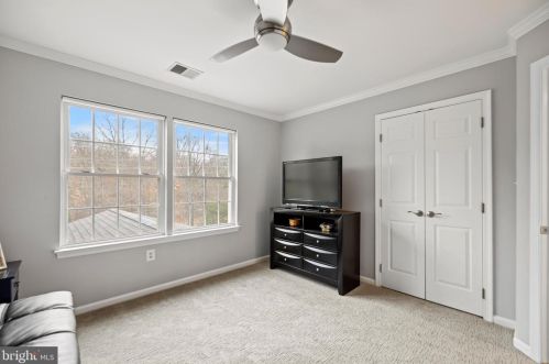 951 Rhonda Pl, Leesburg VA  20175-5632 exterior