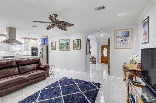 2801 Dominique Dr, Galveston TX 77551-1570 exterior