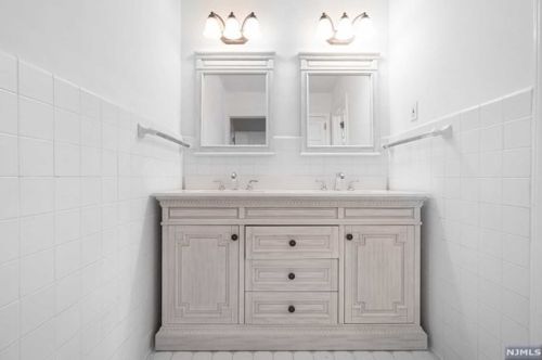 824 Norgate Dr, Ridgewood NJ 07450-2118 exterior