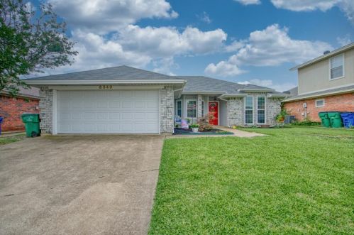 6340 Park Dr, Fort Worth, TX 76148-1324